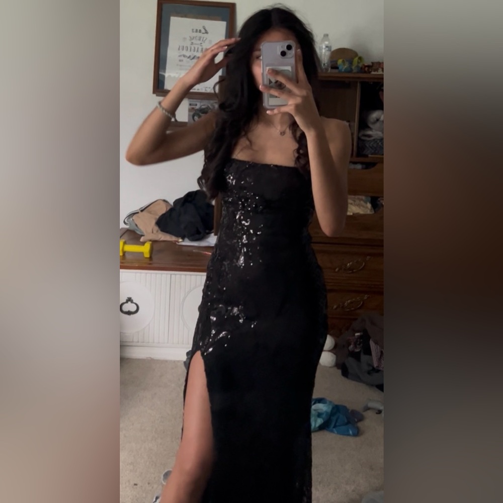 Elegant open leg Black prom Dress